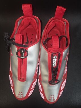 Nike Air Max SNDR (Air Max Sunder) Fusion Red and Silver. Size 6.